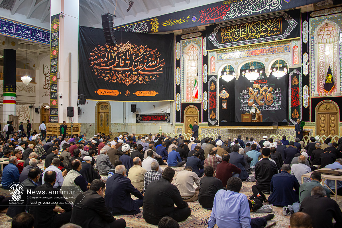 عزاداری زائران حرم مطهر بانوی کرامت در شب زیارتی اباعبدالله الحسین(ع)