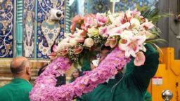 گزارش تصویری آیین باشکوه گل‌آرایی ضریح کریمه اهل بیت -سلام الله علیها- در شب میلاد ایشان