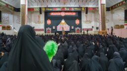 چهارمین روز از محفل “بفرمایید روضه” در ایام عزاداری سیدالشهدا -علیه السلام- در شبستان امام خمینی -ره- ویژه بانوان برگزار شد | ۱۴۰۴/۴/۹ 