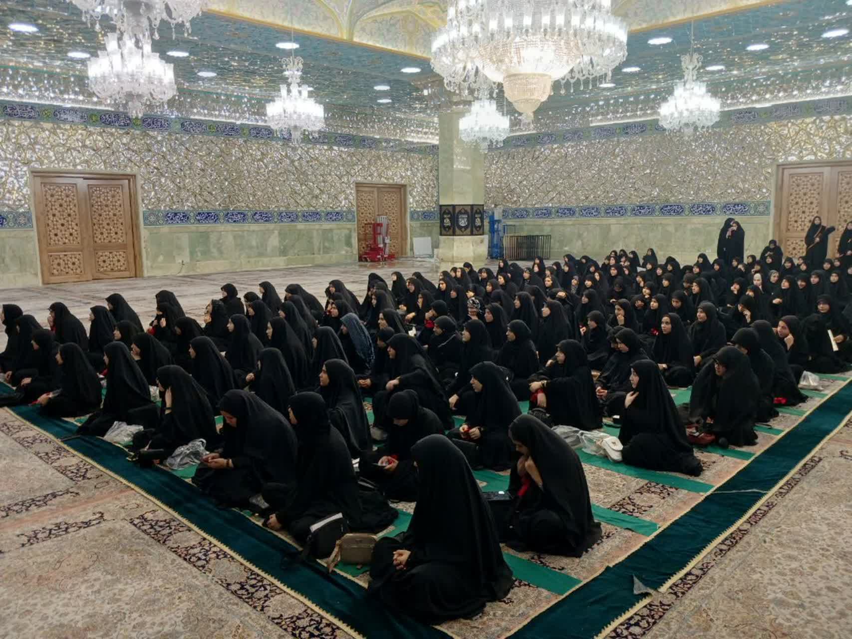 دختران معصومانه خیمه عزای حسینی بپا کردند۱۴۰۴/۰۴/۱۳ 