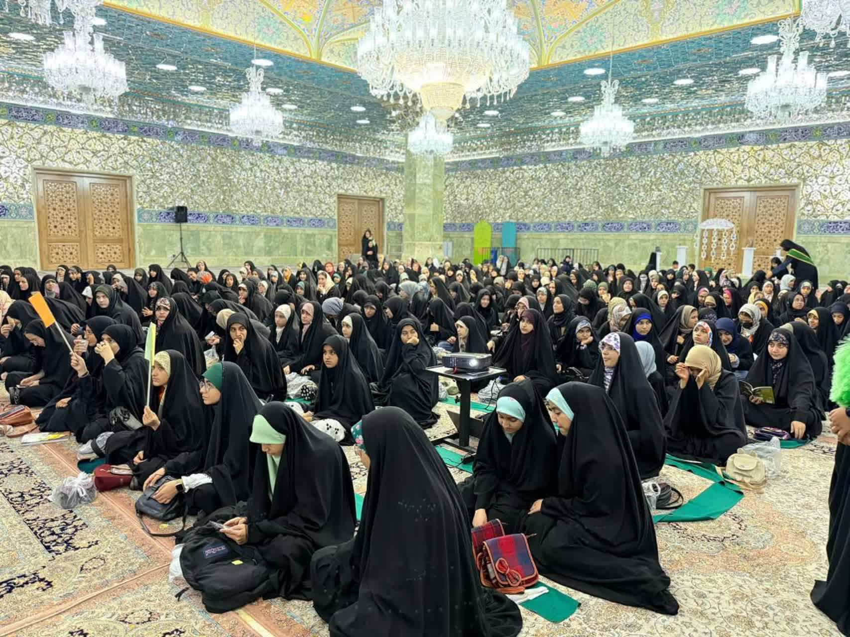 جشن روز نوجوان در حرم حضرت معصومه (س)