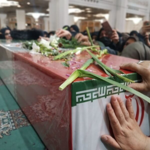 وداع با پیکر شهدای گمنام در مراسم عزاداری شهادت حضرت زهرا (س)