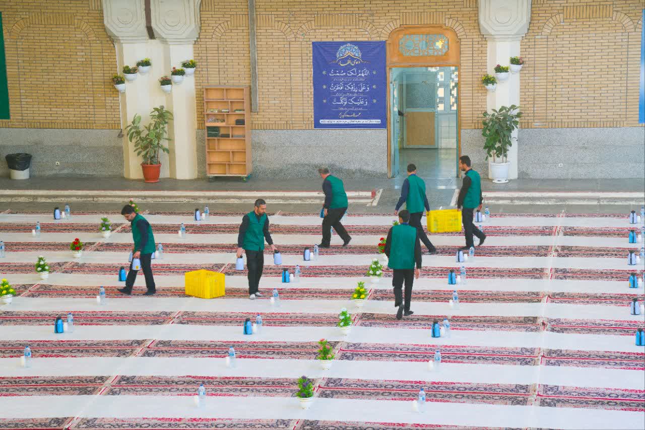 سفره افطاری حرم حضرت معصومه علیه السلام