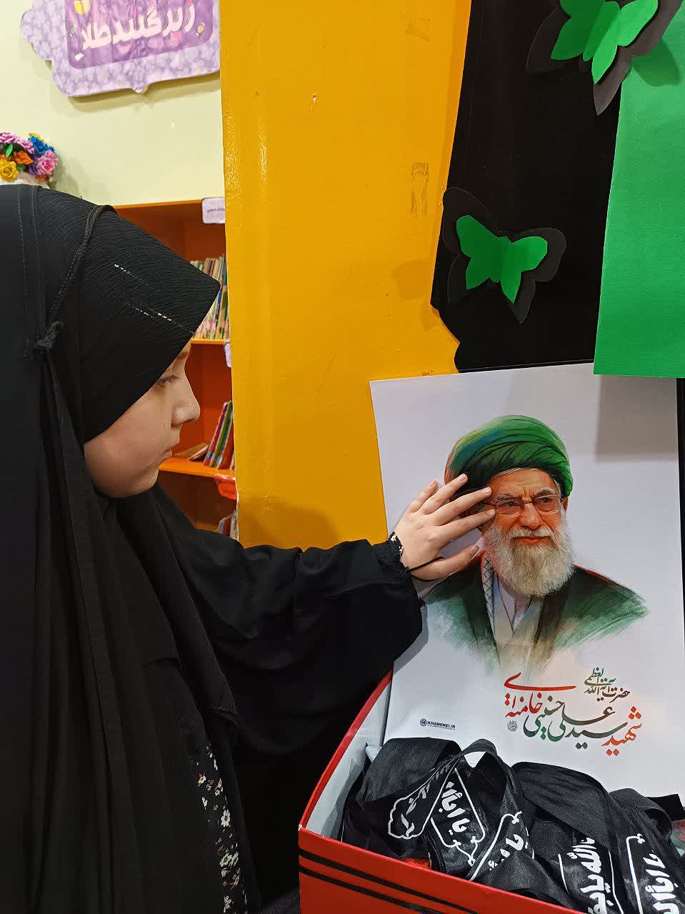 به همت خادمین هیئت زیر گنبد طلا خیمه عزای رهبر شهید و اعلام انزجار از ظالمین جهان برپا گردید
