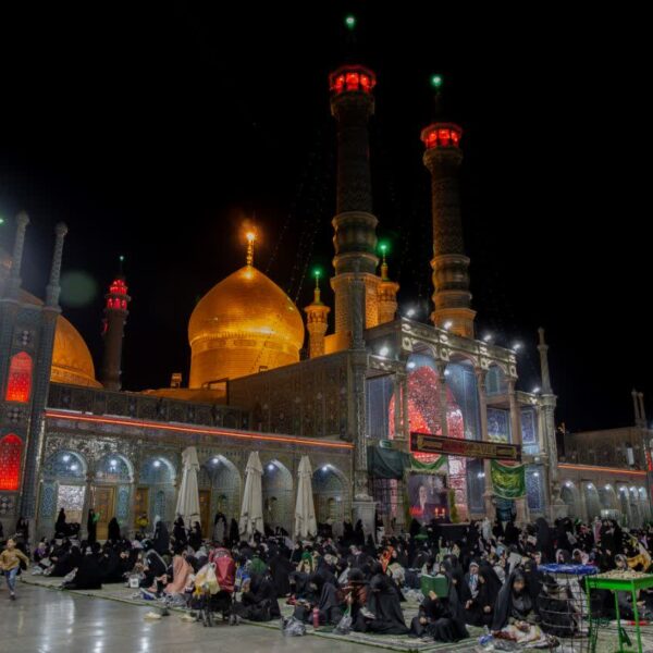 بیعت مردم در شب قدر با رهبر سوم انقلاب اسلامی سید مجتبی حسینی خامنه‌ای
