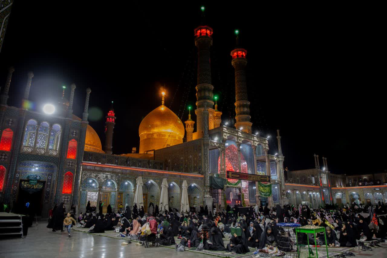 بیعت مردم در شب قدر با رهبر سوم انقلاب اسلامی سید مجتبی حسینی خامنه‌ای