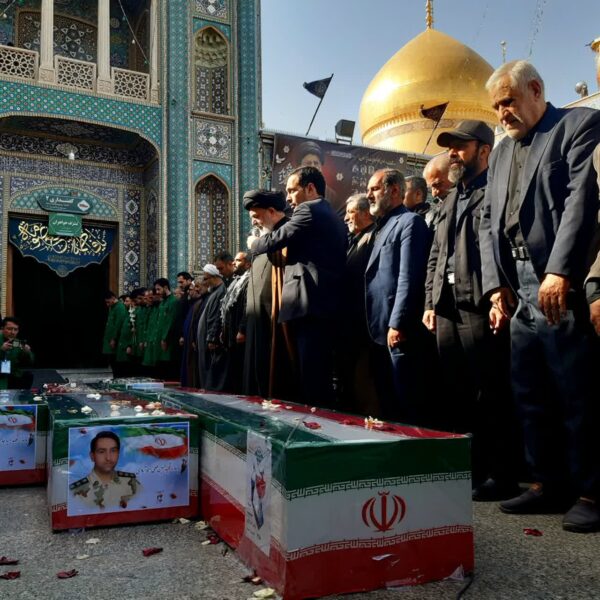 تشییع پیکر پاک شهدای صهیونیستی و آمریکایی با حضور پرشور مردم قم در حرم مطهر حضرت معصومه سلام الله علیها