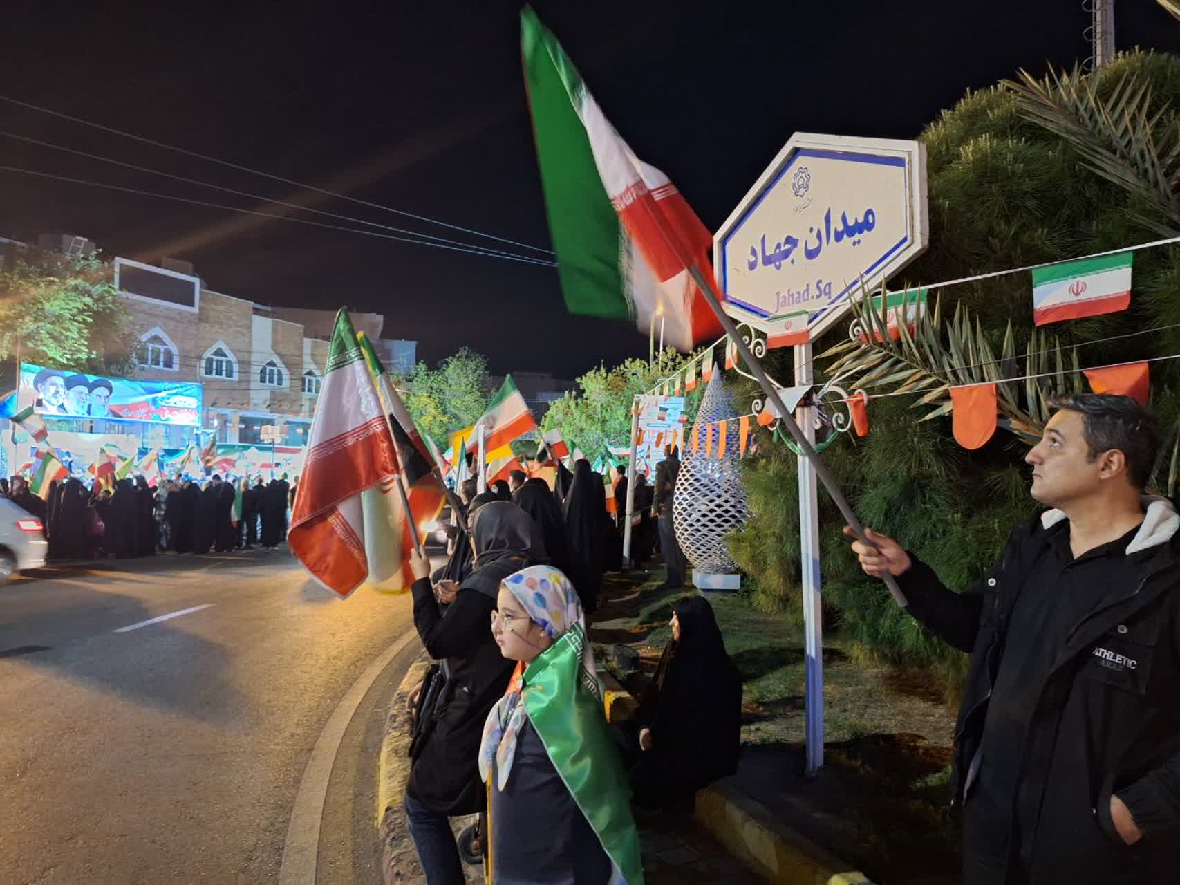 تجمعات مردمی در میدان های اصلی شهر۱3 فروردین ماه