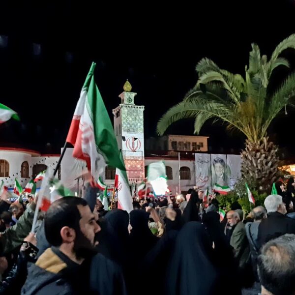 تجمعات مردمی در میدان های اصلی شهر 15 فروردین ماه