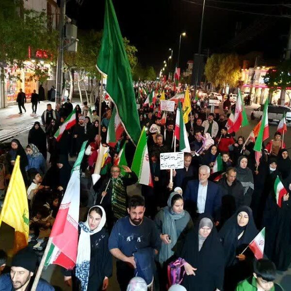 تجمعات مردمی در میدان های اصلی شهر ۱7 فروردین ماه