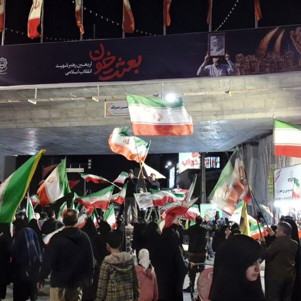 تجمعات مردمی در میدان های اصلی شهر23 فروردین ماه