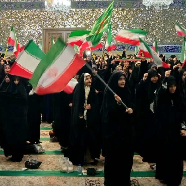 محفل انقلابی دختران معصومانه در حرم مطهر حضرت فاطمه معصومه سلام الله علیها برگزار شد