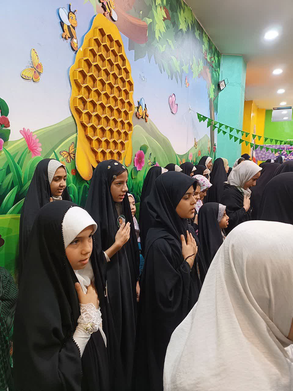 به یاد پروانههای شهر میناب/ گردهمایی ۲۰۰ دختر در حرم بانوی کرامت برگزار شد به یاد پروانههای شهر میناب/ گردهمایی ۲۰۰ دختر در حرم بانوی کرامت برگزار شد