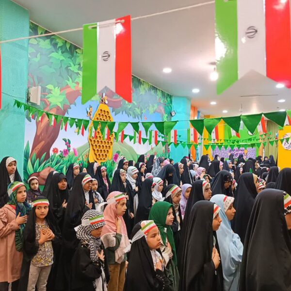 هیئت زیرگنبد طلا با عنوان«ایران قوی» در حرم بانوی کرامت برگزار شد