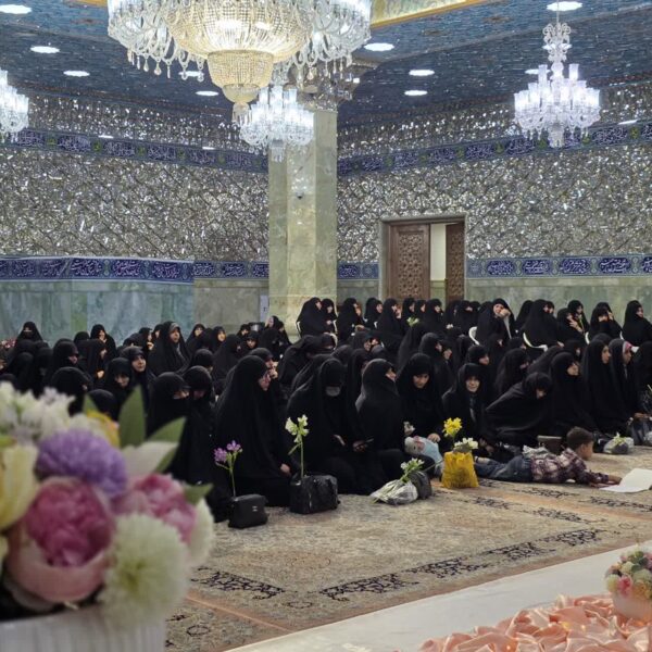 مراسم تقدیر از اساتید پاسخگویی مسائل شرعی در حرم مطهر برگزار شد