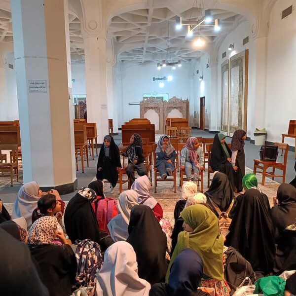 سلسله جلسات هیئت «زیر گنبد طلا» در حرم حضرت معصومه سلام الله علیها برگزار شد