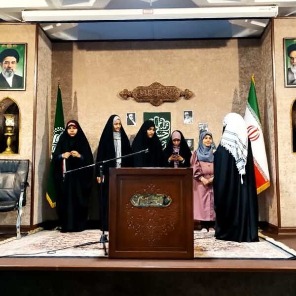 هیئت معصومانه با خادمیاری نوجوانان قمی در حرم حضرت معصومه (سلام‌الله‌علیها) برگزار شد