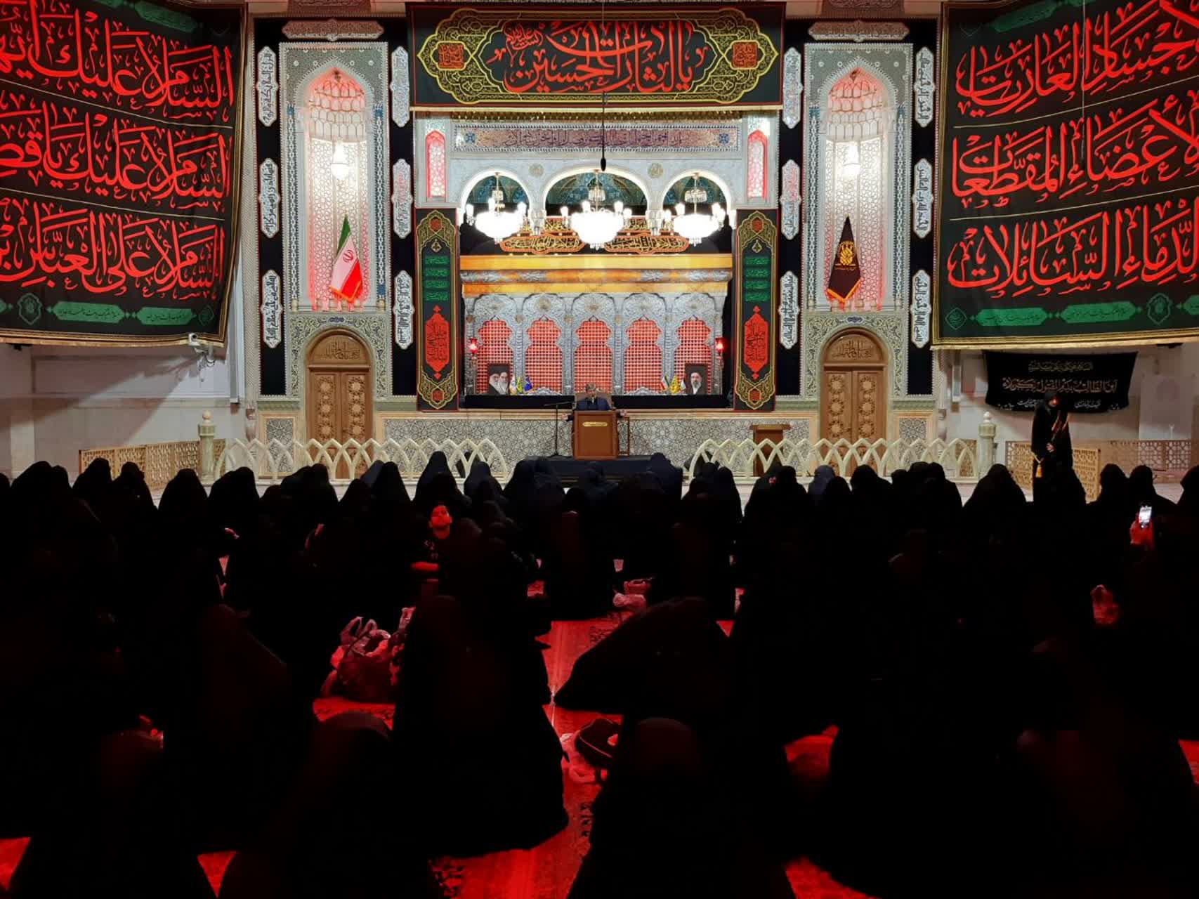 محفل «بفرمائید روضه»، صبح امروز به مناسبت دومین روز از ماه محرم در شبستان بزرگ امام خمینی(ره) حرم مطهر حضرت فاطمه معصومه(سلام‌الله‌علیها) برگزار شد.
