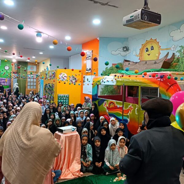 هیئت هفتگی زیر گنبد طلا میلاد حضرت زینب(س) و دومین سالگرد فعالیت خود را جشن گرفت