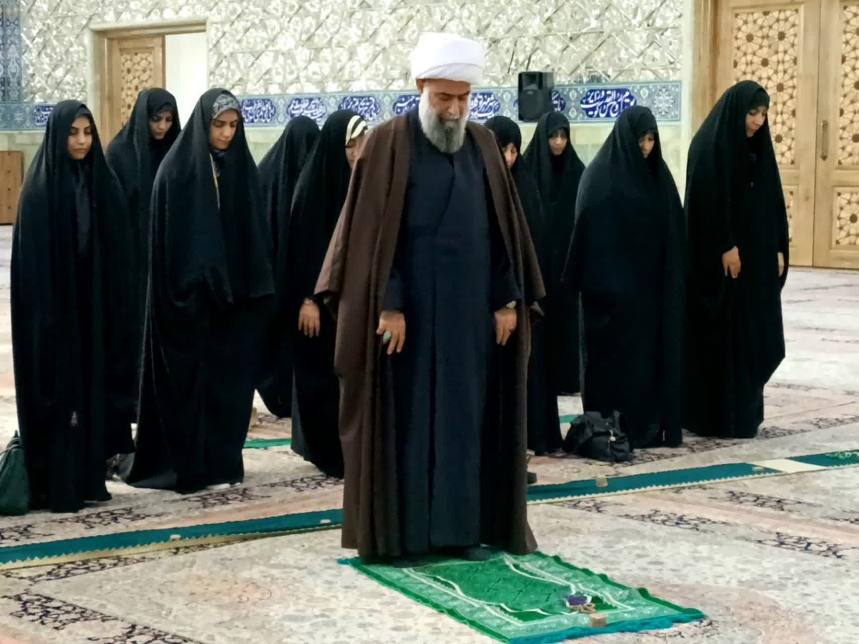 برگزاری مراسم معنوی تجدید میثاق بانوان کادر درمان بیمارستان امام رضا علیه السلام با اهل‌بیت علیه السلام و شهدا
