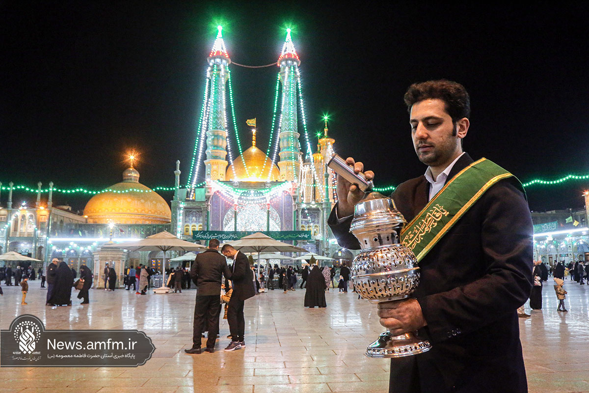 گزارش تصویری خدمت رسانی خادمان کریمه اهل بیت علیهم السلام به زائران و مجاوران
