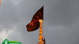 حضرت فاطمہ معصومہ س کے گنبد مطہر پر پرچم حسینی نصب کردیا گیا۔